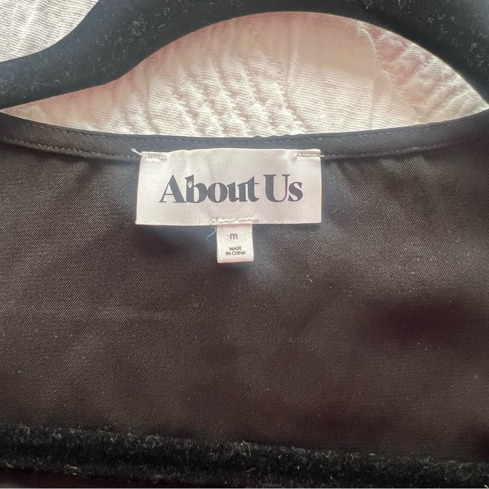 Perfect Condition! About Us From Revolve Black Bo… - image 4